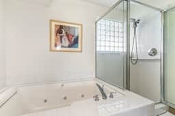 Skinny Dippin 2 Bedroom Townhouse - Image 3