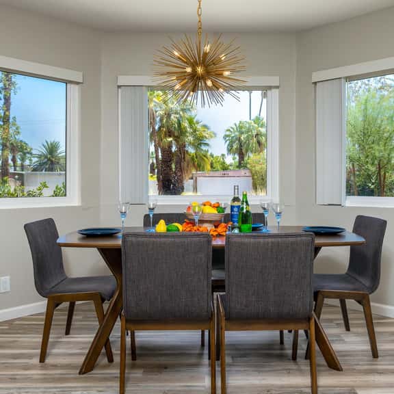 Riviera Gardens Minutes from Downtown - Image 1