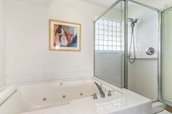 Skinny Dippin 2 Bedroom Townhouse - Image 3