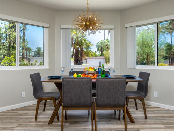 Riviera Gardens Minutes from Downtown - Image 1